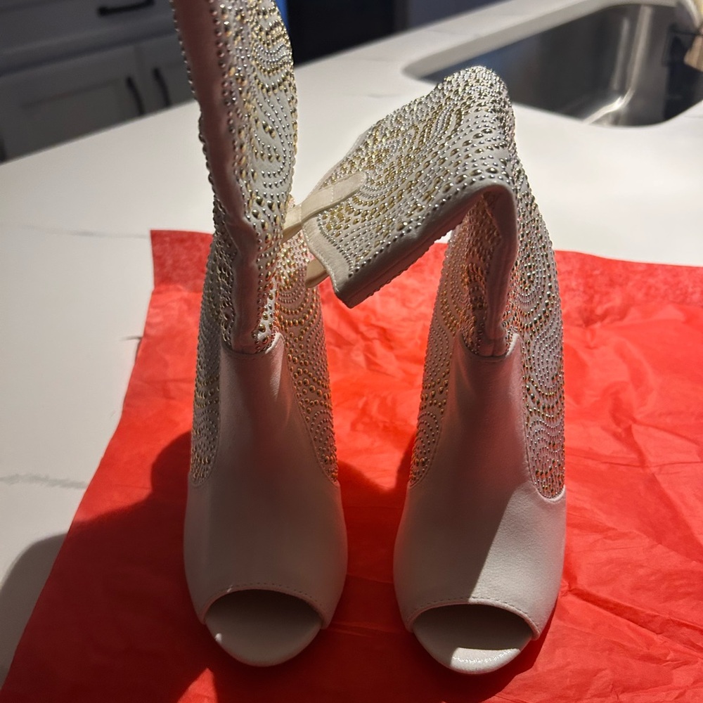 Elegant White and Gold Women's Shoes